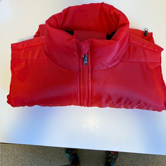 Vibrant Red Puffer Vest NWOT - Picture 4 of 4